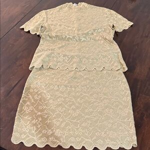 St. John Collection Gold Metallic Lace Top and Skirt Set Sz 4